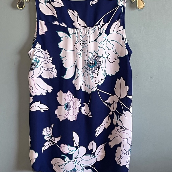 SELLING APT. 9 TOP FOR WOMEN SIZE SMALL COLOR FLORAL BLUE/WHITE💙🤍SPRING SEASON - Picture 4 of 15